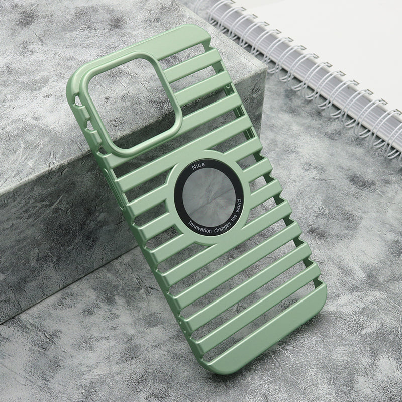 LINES LOGO CUT za iPhone 15 Pro Max (6.7)